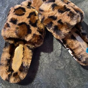 Cheetah print fur slides
